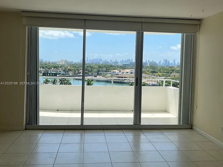 5161 Collins Ave #909 — Photo 2