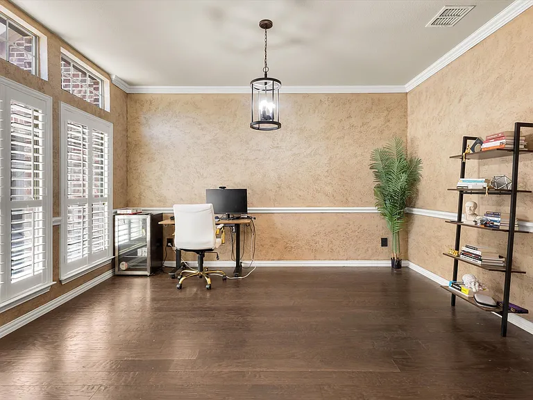 214 Crestbrook Dr — Photo 10