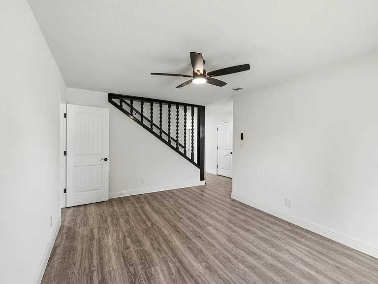 10406 Broadstairs St — Photo 6