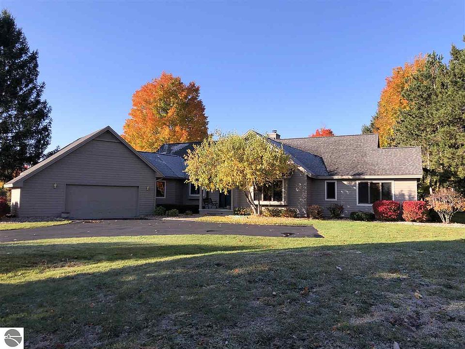 1st image of 6451 S Arrowhead Way