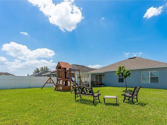 2nd image of 2414 Plantation Oak Dr