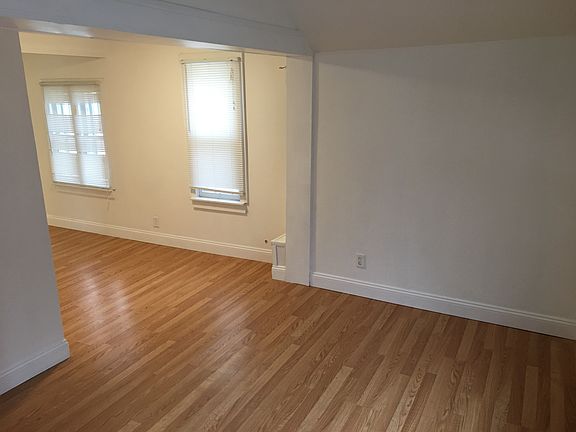 4th image of 54409 Silver St