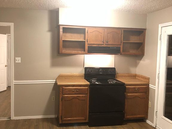 4th image of 4225 Brighton Dr