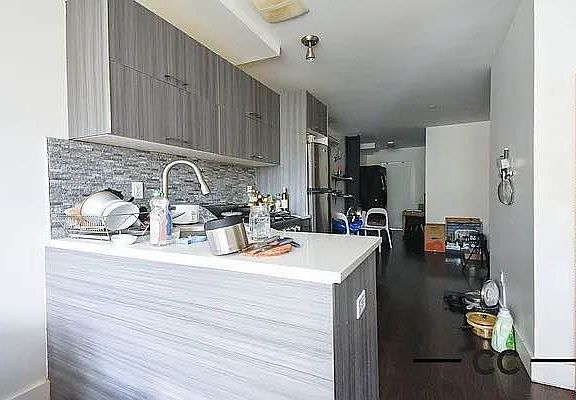 2nd image of 66 Pulaski St #3
