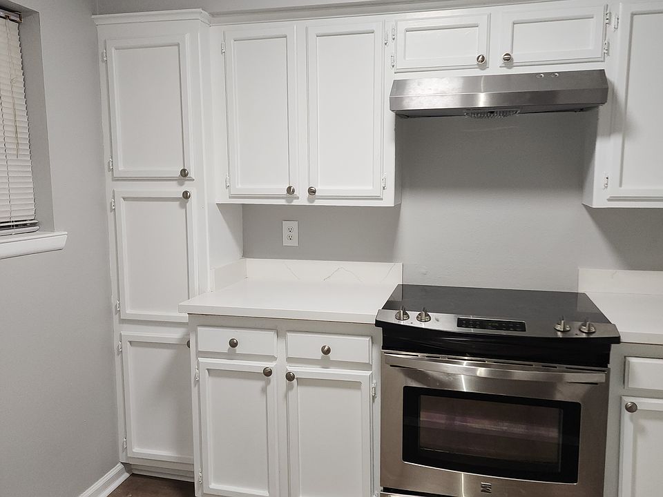 1st image of 820D Meadow Glen Ave