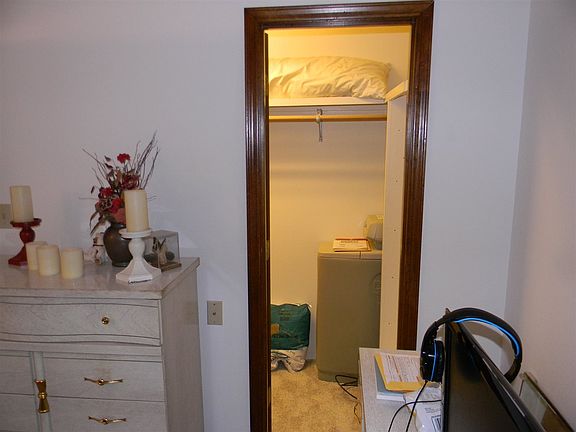5th image of 454 Louise Ave