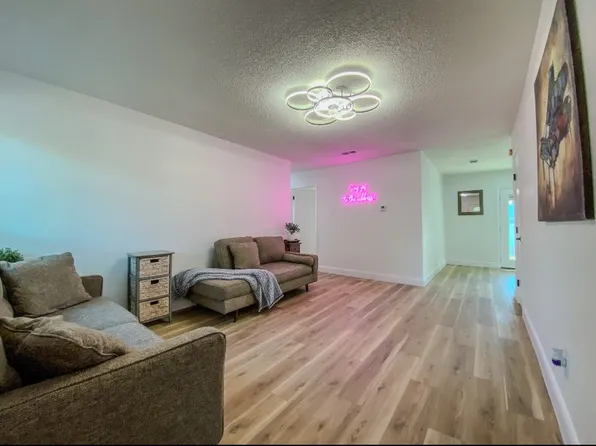 1422 Noble St, Denton, TX 76209