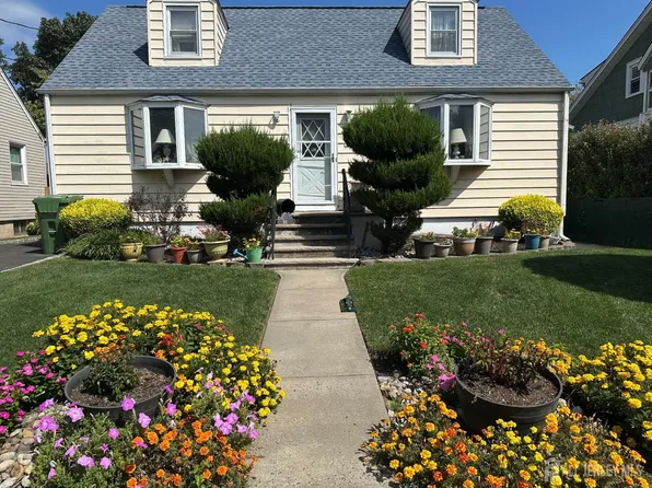31 Highway Ter, Edison, NJ 08817