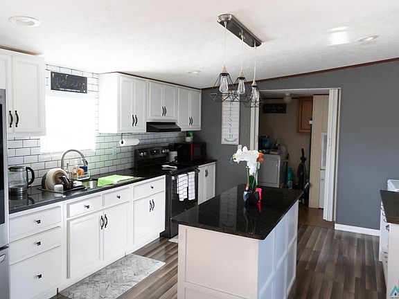 5th image of 415 NE 1st St