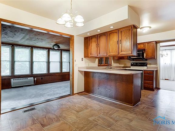 5th image of 842 Heathermoor Ln