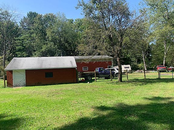 3rd image of 4088 Burgett Ln