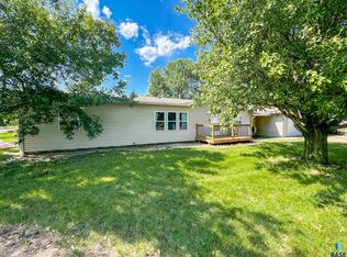 87 Dewey Ave, Parker, SD 57015