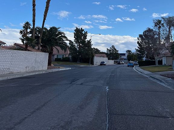 5th image of 1465 Heather Oaks Way