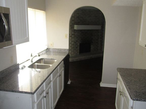 4th image of 1108 Hickory Hill Dr