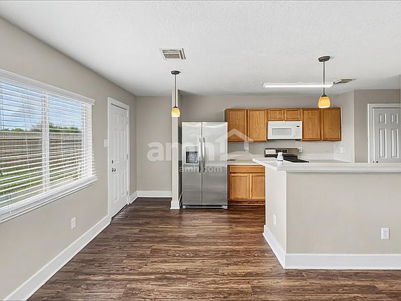 4th image of 255 Crystal Isle Dr