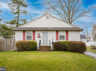 237 Fitzwatertown Rd, Willow Grove, PA 19090