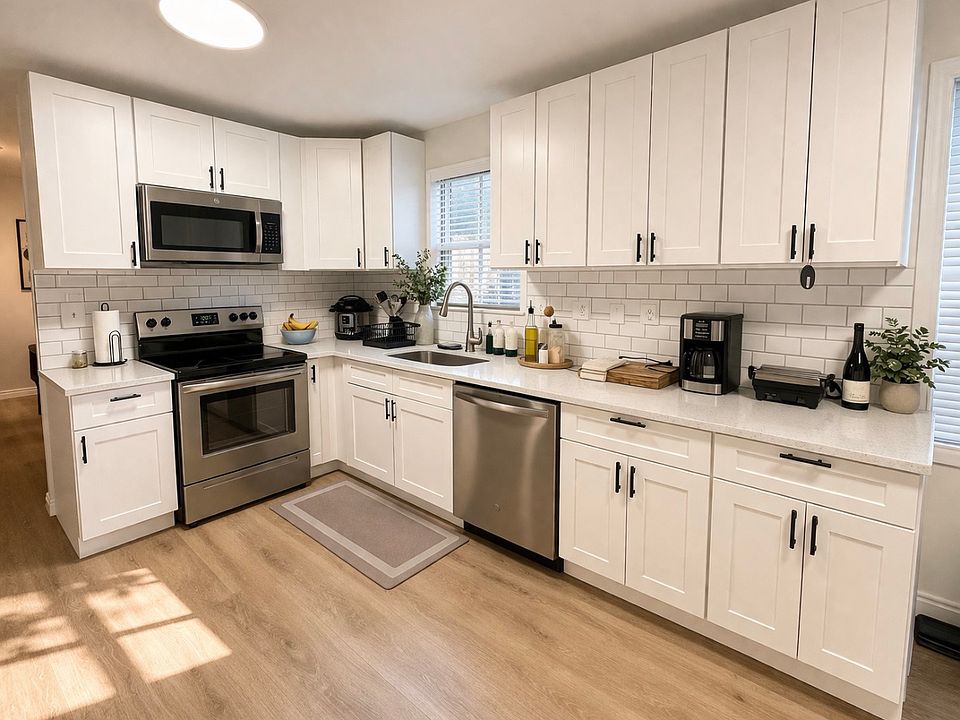 1st image of 7 Lake Dr #7