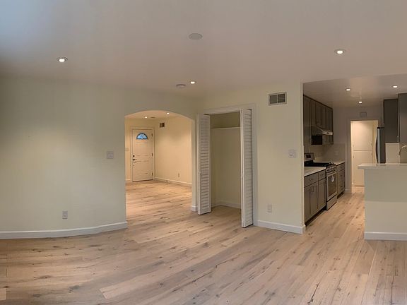 5th image of 275 Evergreen Dr