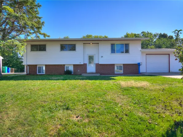 20 Whippoorwill Dr, Decatur, IL 62526