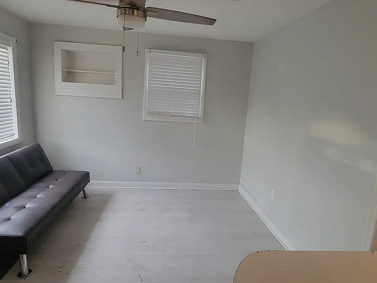 Apr is 550 +/- sqf, with 1 bedroom, large eat in Kitchen, central HVAC, off street parking,
