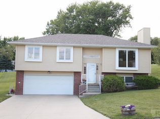 2205 Woodfield Dr, Red Oak, IA 51566