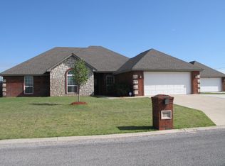 1215 Apple Creek Dr, Elgin, OK 73538