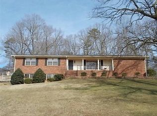 1903 Roseberry Dr, Scottsboro, AL 35769