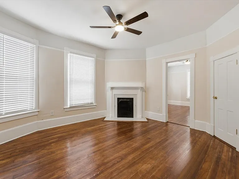 2305 Abercorn St — Photo 36