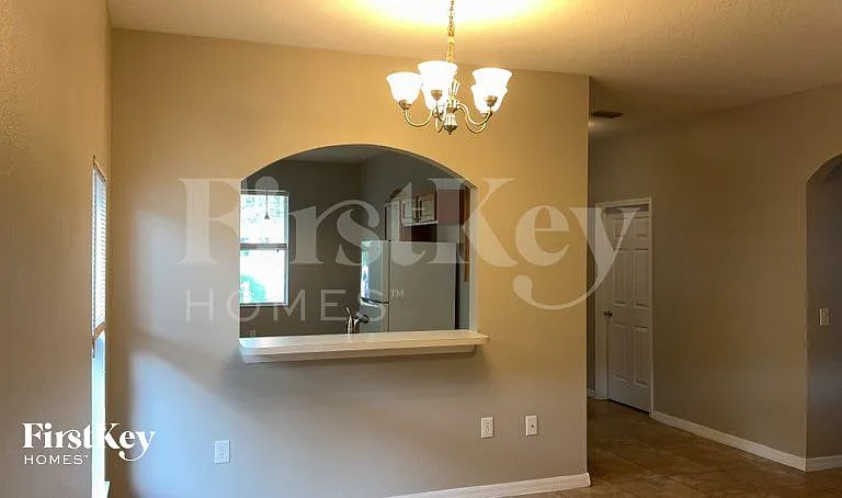 1703 E Wood St — Photo 3