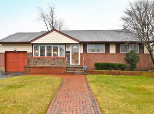 26 Kalda Ln, Plainview, NY 11803