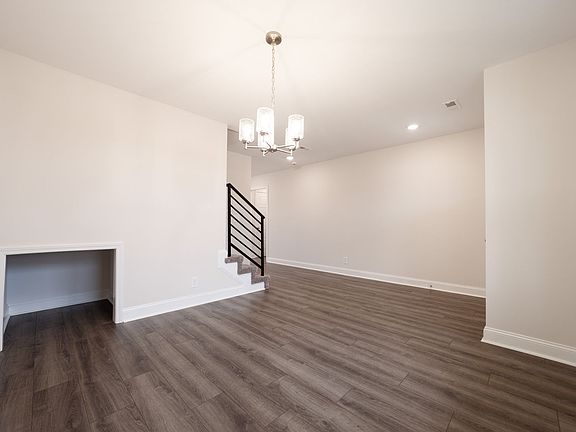 5th image of 232 Donegal Dr