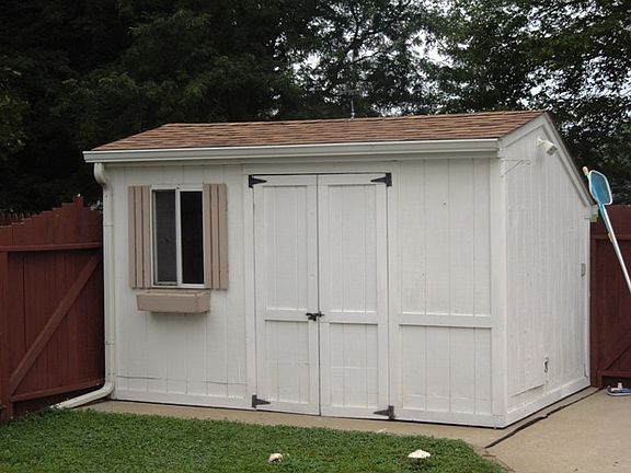 3rd image of 3138 W Gove Dr