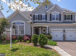 26075 Glasgow Dr, Chantilly, VA 20152