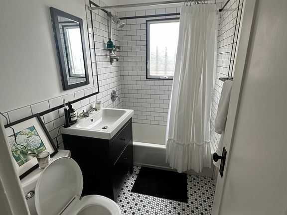 4th image of 801 N Las Palmas Ave APT 10