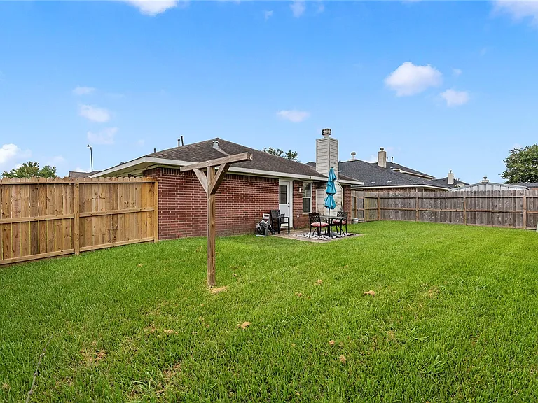 10819 Redwood Dr — Photo 27