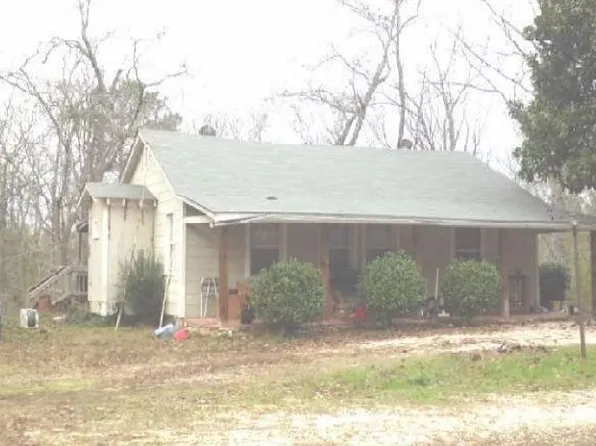 437 Old Ferry Rd, Deatsville, AL 36022