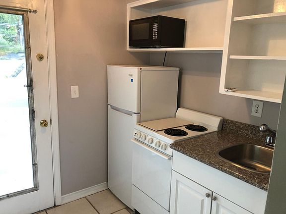 5th image of 472 Holt Ave