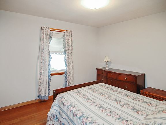5th image of 1821 Burns Ave