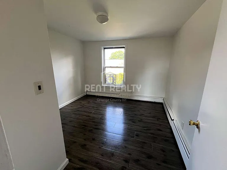 209-211 W Main St — Photo 9