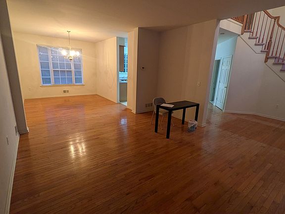 3rd image of 44 Picadilly Dr