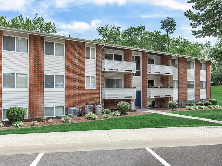 Windsor Hills Apartments — Photo 9