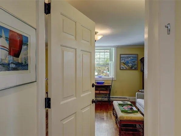 12 Mount Vernon St APT 1, Newport, RI 02840