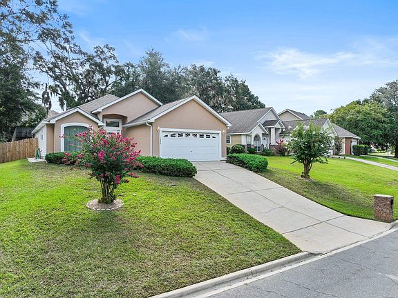 2nd image of 1535 Applewood Way