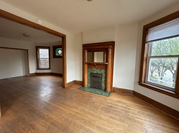 1216 W Addison St #2F, Chicago, IL 60613