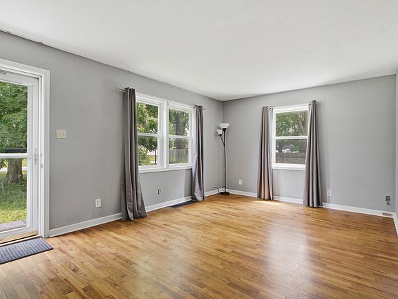 4th image of 25 Southdowns Dr