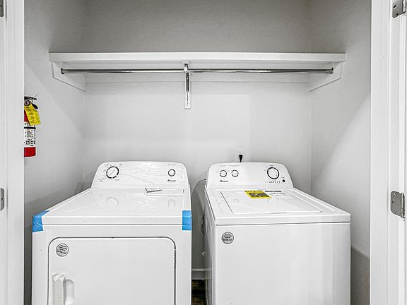 4th image of 2704 Robin Rd #1