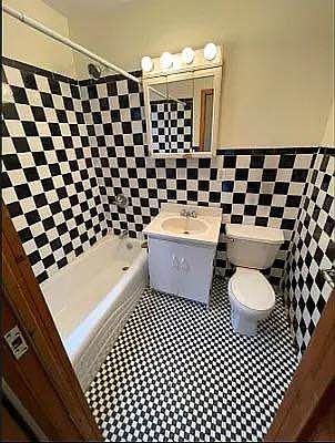 5th image of 202 E 7th St APT 3D