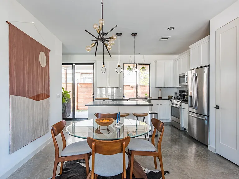 2707 Francisco St — Photo 3
