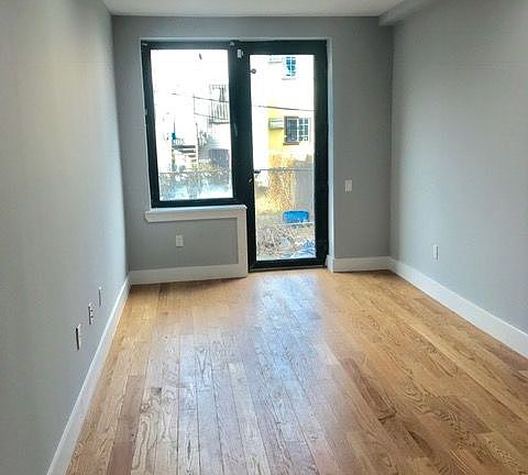 3rd image of 971A Lafayette Ave APT 1