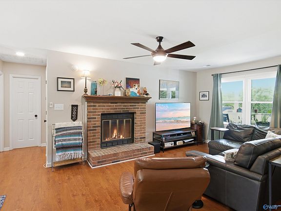4th image of 111 Lewis Ln